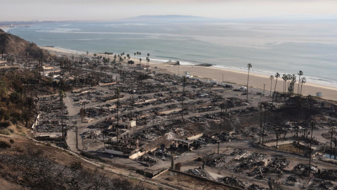 Imagen de los destrozos causados por el fuego Palisades en el vecindario de Pacific Palisades en Los Ángeles, a 10 de enero de 2025.