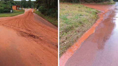 Imagen de archivo de dos carreteras en las cercanías del depósito de Alcoa en Xove, teñidas de rojo por el lodo de la balsa.