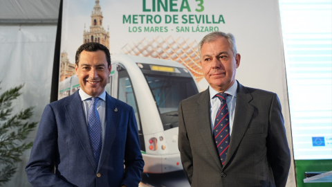 El presidente de la Junta de Andalucía, Juanma Moreno junto al alcalde de Sevilla, José Luis Sanz. Imagen de archivo.