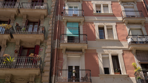 Fachada de un edificio de viviendas en Barcelona.