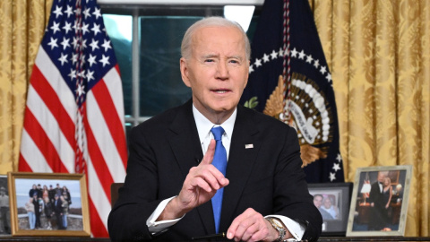 El presidente estadounidense, Joe Biden, pronuncia su discurso de despedida a la nación desde la Oficina Oval de la Casa Blanca en Washington, DC, a 15 de enero de 2025.