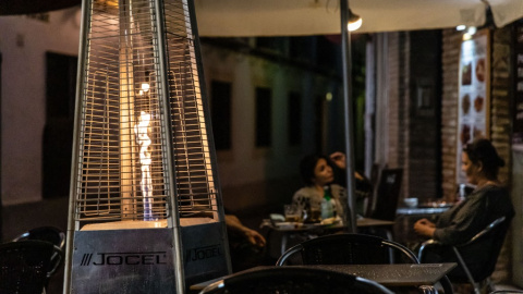 Imagen de archivo de una terraza en Córdoba, Andalucía.