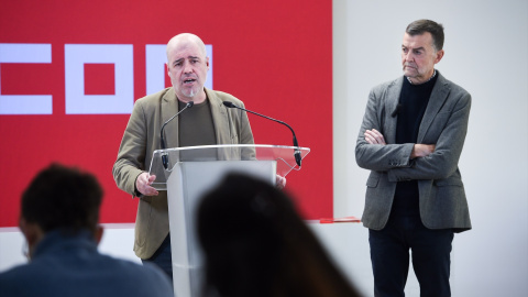 Los líderes de CCOO y de IU, Unai Sordo y Antonio Maíllo, este jueves en la sede del sindicato.