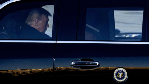 El presidente estadounidense Donald Trump llega a la ceremonia de toma de posesión de su segundo mandato como 47º presidente de los Estados Unidos, en la rotonda del Capitolio de los Estados Unidos.