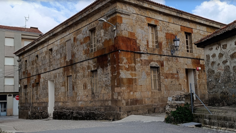 El edificio de la antigua cárcel de mujeres de Celanova, que hoy alberga los juzgados del pueblo.