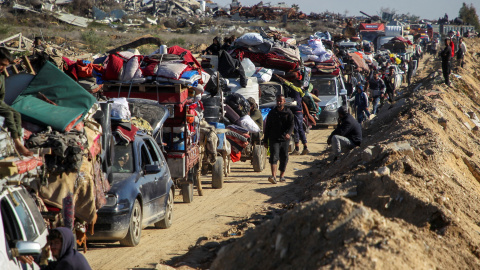 El pueblo palestino regresa a sus hogares en el norte de Gaza en medio del alto el fuego entre Israel y Hamás, a 27 de enero de 2025.