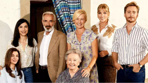 Parte del reparto de la serie "Cuéntame" en un cartel promocional.