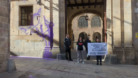 Activistas de Futuro Vegetal lanzaron pintura en la fachada del Palau Espiscopal de Barcelona en marzo de 2024, en una foto de archivo.