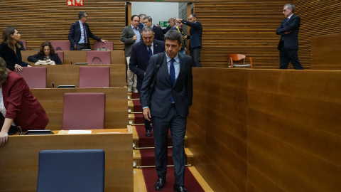 El presidente de la Generalitat, Carlos Mazón en Les Corts Valencianes.