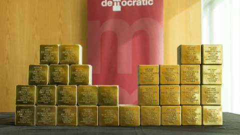 El Memorial Democràtic instal·larà 127 llambordes stolpersteine el 2025, un record permanent a les víctimes de la deportació nazi