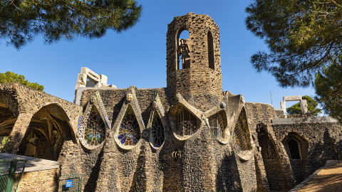 Façana de la Cripta de la Colònia Güell, en una imatge d'arxiu