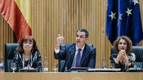 Cristina Narbona, Pedro Sánchez y María Jesús Montero, durante la reunión interparlamentaria del Grupo Socialista, en el Congreso de los Diputados, a 11 de febrero de 2025.