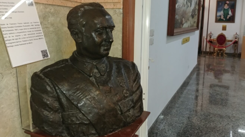 Busto de Franco en el Museo Militar de A Coruña. Busto de Franco en el Museo Militar de A Coruña.