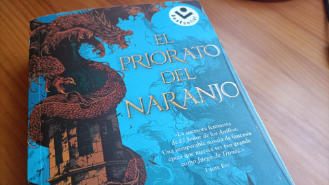 Portada de 'El Priorato del Naranjo', de Samantha Shannon.