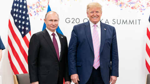 El presidente ruso, Vladimir Putin, y el presidente estadounidense, durante la cumbre del G20 en Japón, en 2019.