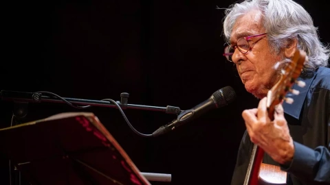 Paco Ibañez, a sus 90 años, acaba de hacer un gira de conciertos.