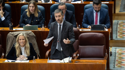 El portavoz del Gobierno de Ayuso, Miguel Ángel García, interviene durante un pleno en la Asamblea de Madrid, a 6 de febrero de 2025.