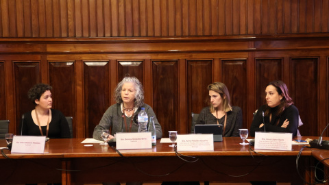 Anna López, cap del Servei de Cirurgia Plàstica i Reparadora de l'Hospital de Bellvitge i vicepresidenta de la Societat Catalana de Cirurgia Plàstica Reparadora i Estètica; Anna Padullés, infermera de pràctica clínica avançada de l'Hospital de Bellvitge, i Gemma González i Aliki Aikaterini Nikolaou.