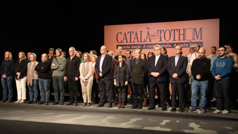 Representants de les entitats impulsores de la campanya 'Catala per a tothom. A cada barri, a cada escola, a cada feina'