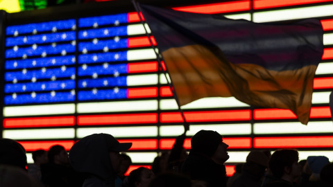 Manifestación de apoyo a Ucrania en Times Square, en la ciudad de Nueva York, en el tercer aniversario del estallido de la guerra.