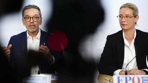 Herbert Kickl, líder de la FPO austíaca y Alice Weidel, líder de la AfD alemana, ambos partidos de extrema derecha.