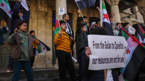 Protesta en Damasco contra la invasión israelí en los Golán sirios, el 17 de enero de 2025.