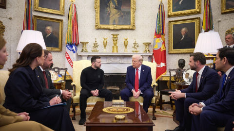 El presidente estadounidense Donald Trump se reúne con el presidente de Ucrania, Volodmir Zelenski, en la Oficina Oval de la Casa Blanca, a 28 de febrero de 2025.