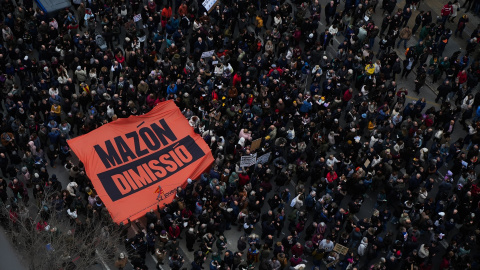 Centenares de personas durante una manifestación para exigir la dimisión de Mazón, a 1 de marzo de 2025, en Valencia, Comunidad Valenciana.