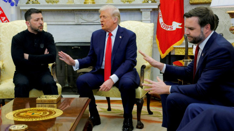 El presidente de Estados Unidos, Donald Trump, y su vicepresidente, JD Vance, se reúnen con el presidente ucraniano, Volodymyr Zelenskiy, en la Casa Blanca, a 28 de febrero de 2025.