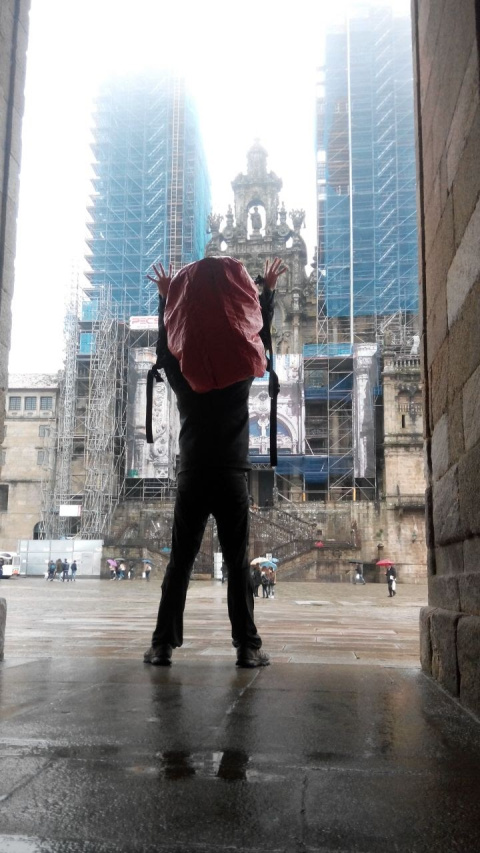 Cristóbal García, frente a la Catedral de Santiago.