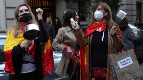 Cacerolada contra el Gobierno en el madrileño Barrio de Salamanca, en mayo de 2020.- RODRIGO JIMÉNEZ / EFE