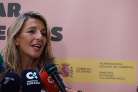  La vicepresidenta segunda del Gobierno, Yolanda Díaz, mantiene un encuentro con trabajadoras del hogar tras la aprobación del Real Decreto-ley para la mejora de las condiciones de trabajo y de Seguridad Social de las personas trabajadoras al servicio d