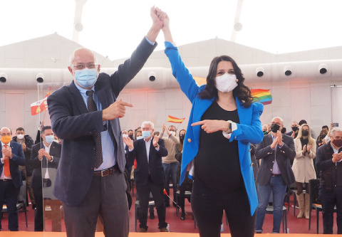  Francisco Igea e Inés Arrimadas en un acto de campaña electoral, en la Cúpula del Milenio, a 5 de febrero de 2022, en Valladolid.- Claudia Alba / EP