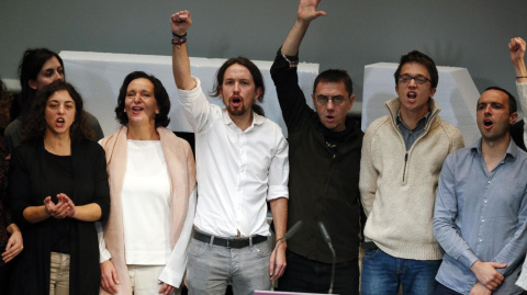  Los dirigentes de Podemos durante el acto de proclamación de Pablo Iglesias como secretario general. (EFE)