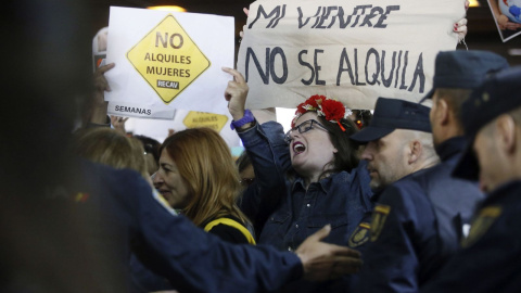  Protesta contra los vientres de alquiler en Madrid. (EFE)