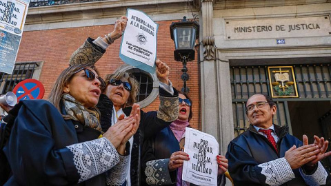  Los letrados de la administración de justicia, concentrados ante el Ministerio de Justicia el 9 de marzo.DANIEL GONZALEZ (EFE)