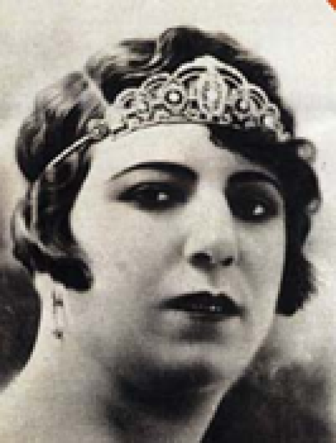  Qamar (1905-1959) en los años 1920.“La reina de la música persa” fue la primeracantante que actuó sin el velo en público.