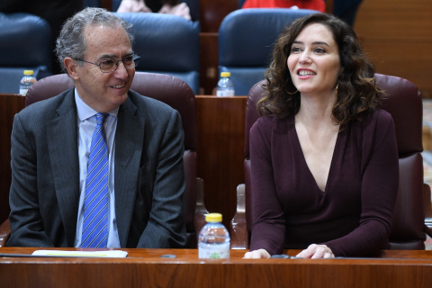 La presidenta de la Comunidad de Madrid, Isabel Díaz Ayuso, durante una sesión plenaria en la Asamblea de Madrid, a 1 de diciembre de 2022, en Madrid (España). Foto: Fernando Sánchez / Europa Press