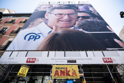  Una lona colgada por parte del PP, a 14 de julio de 2023, en Madrid (España). Diego Radamés / Europa Press