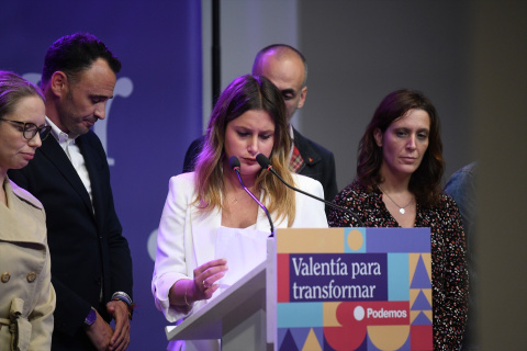  La candidata de Podemos a la Presidencia de la Comunidad de Madrid, Alejandra Jacinto, comparece en una rueda de prensa junto al candidato a la Alcaldía, Roberto Sotomayor, durante el seguimiento de la jornada electoral en la sede de Podemos, a 28 de ma