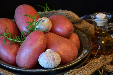 Patatas rojas para ensalada pantesca.