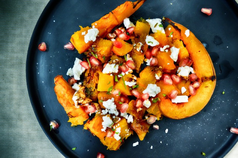 Calabazas asadas con queso y granadas. 