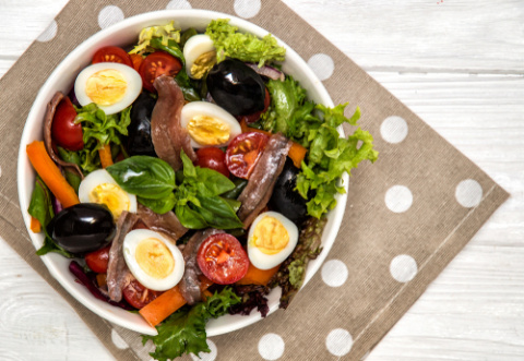 Ensalada nizarda o niçoise.