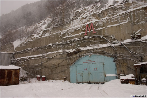 Entrada al Observatorio de Neutrinos de Baksan, Rusia