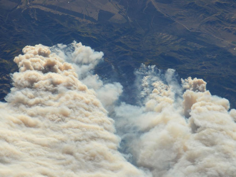 Incendio forestal visto desde la estación espacial