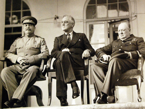 Stalin, Roosevelt y Churchill en la Conferencia de Teherán (1943). Imagen: Wikimedia Commons.