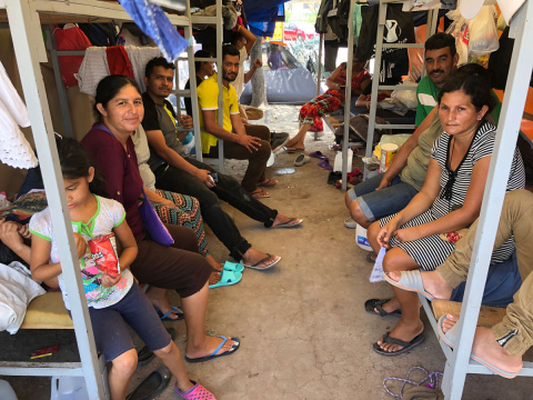  María Antonia Paz, a la derecha de la imagen, junto con otros migrantes en Reynosa, México.- ALBERTO PRADILLA