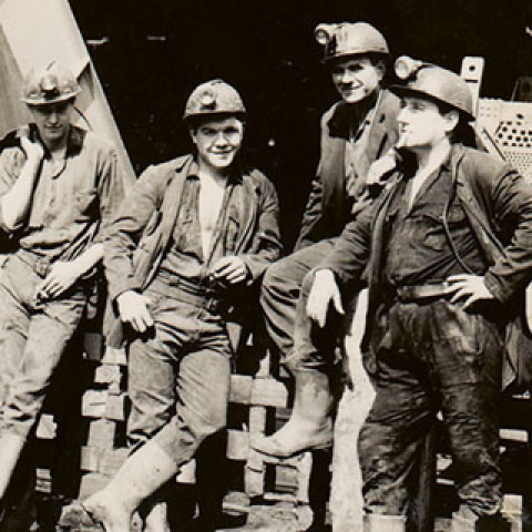  Mineros del Pozu Figaredo, en Mieres, en 1967.- FOTO FACILITADA POR EL ARCHIVO HISTÓRICO DE HUNOSA