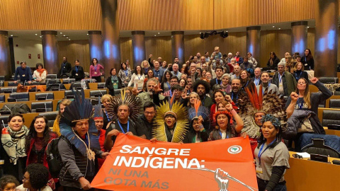 Miembros de la campaña 'Ni una gota más' en el Congreso. Foto: Mídia Índia.