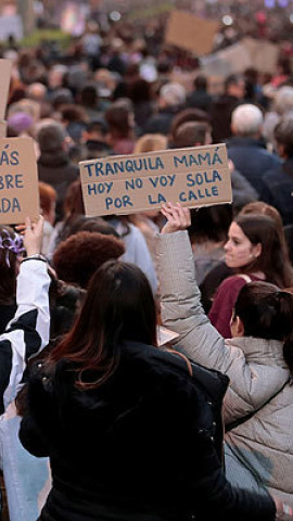 Imagen de la marcha feminista del 8M en Madrid. EFE